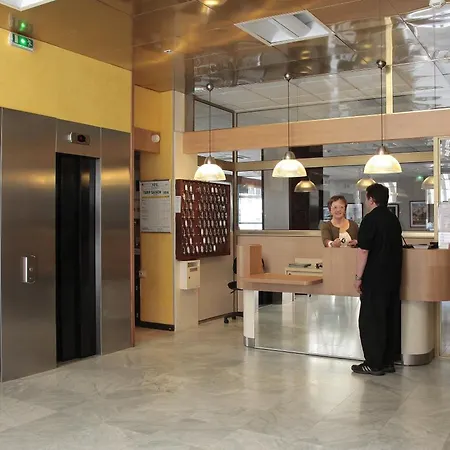 Sainte Suzanne לורדה